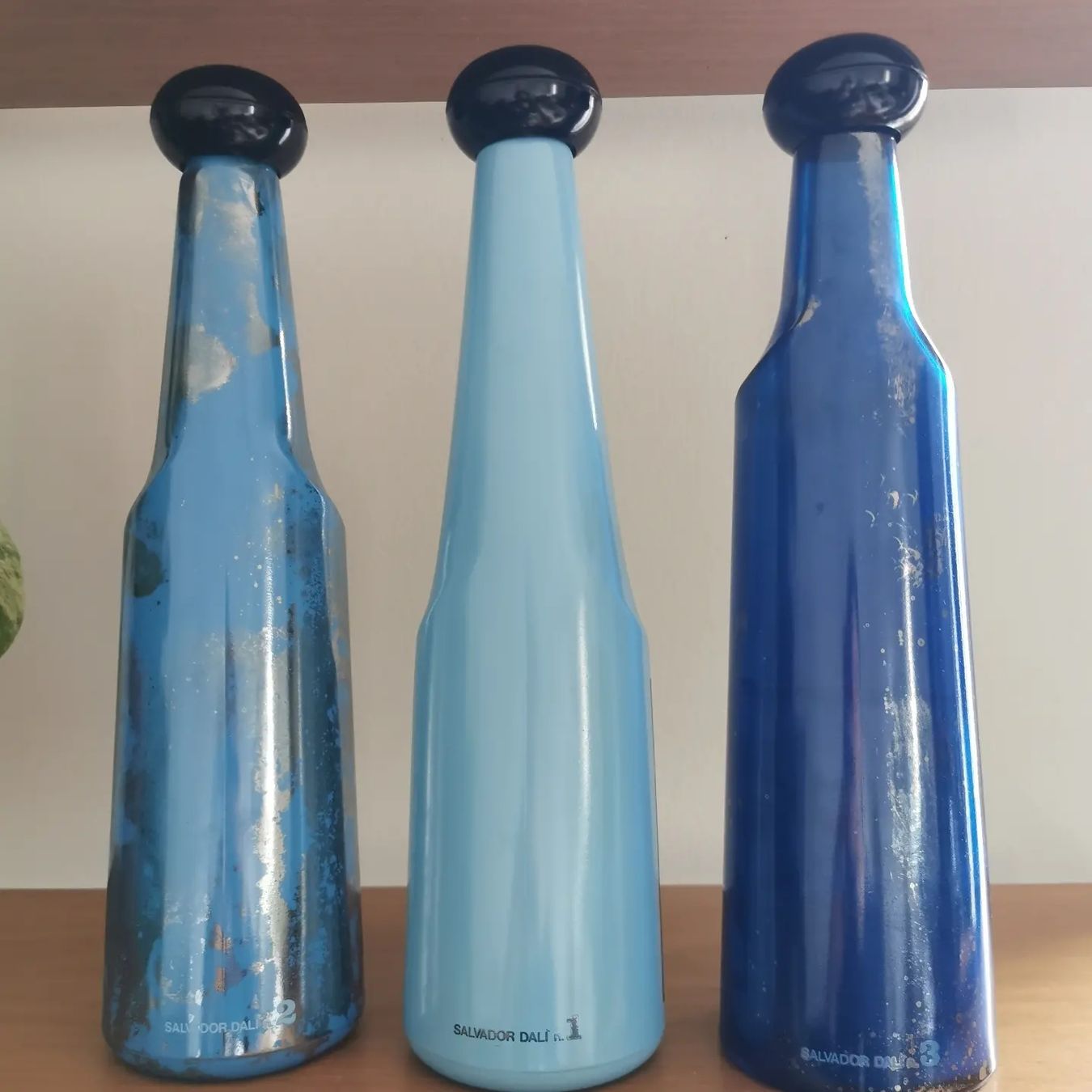 Autres vaisselles & verres: bouteilles Salvador Dali – D'occasion à Vésenaz par Angela.C3 4