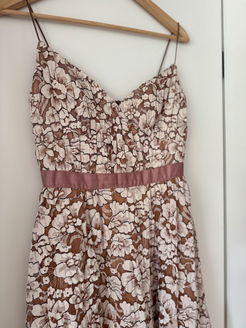 Robes: Robe élégante – D'occasion à Genève par Lima_n5v9 1