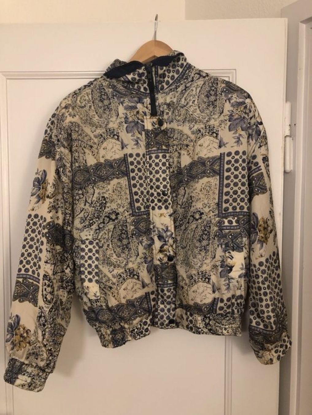 Jacken: Seidenjacke Gr. M mit speziellem Muste – Gebraucht aus Bern von christiane_pr