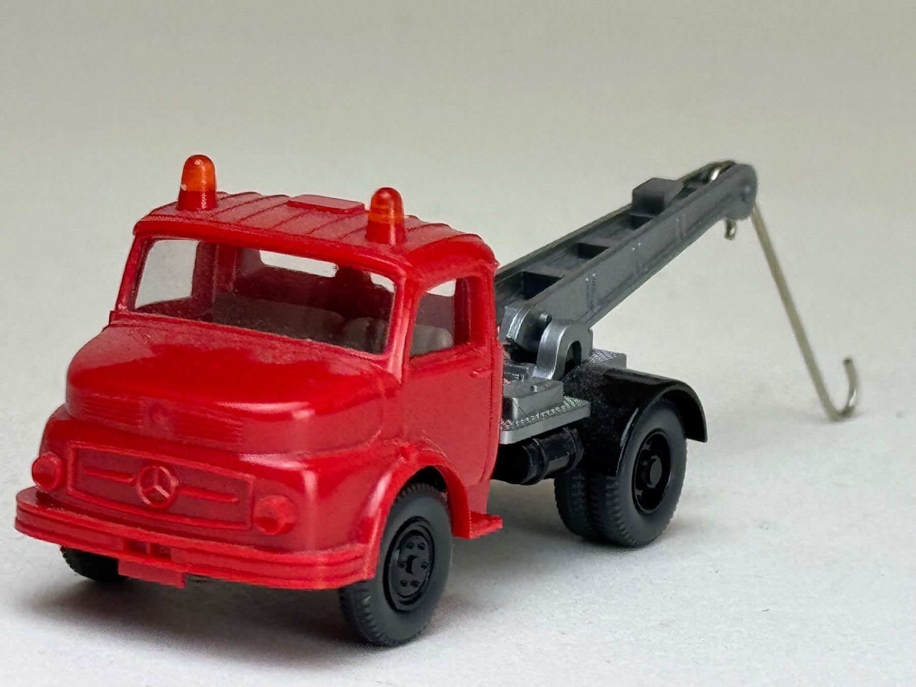 Wiking Modellini d'auto: Mercedes Abschleppwagen rot – Usato da Elm venduto da Wikmtz