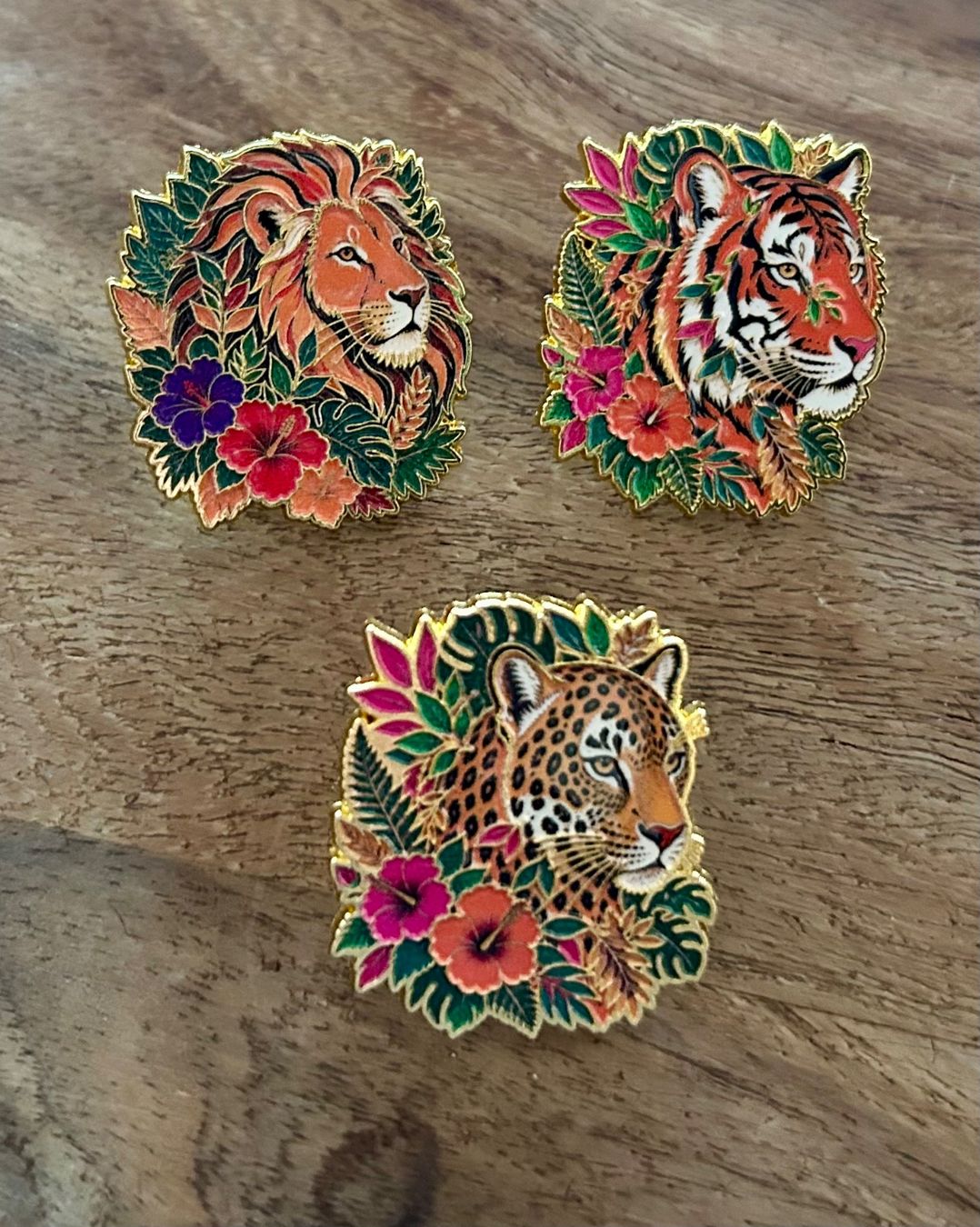 Plaquettes & Badges: Set 3x Pin Löwe, Tiger, Leopard – Neuf avec emballage d'origine à Geneve par vane267