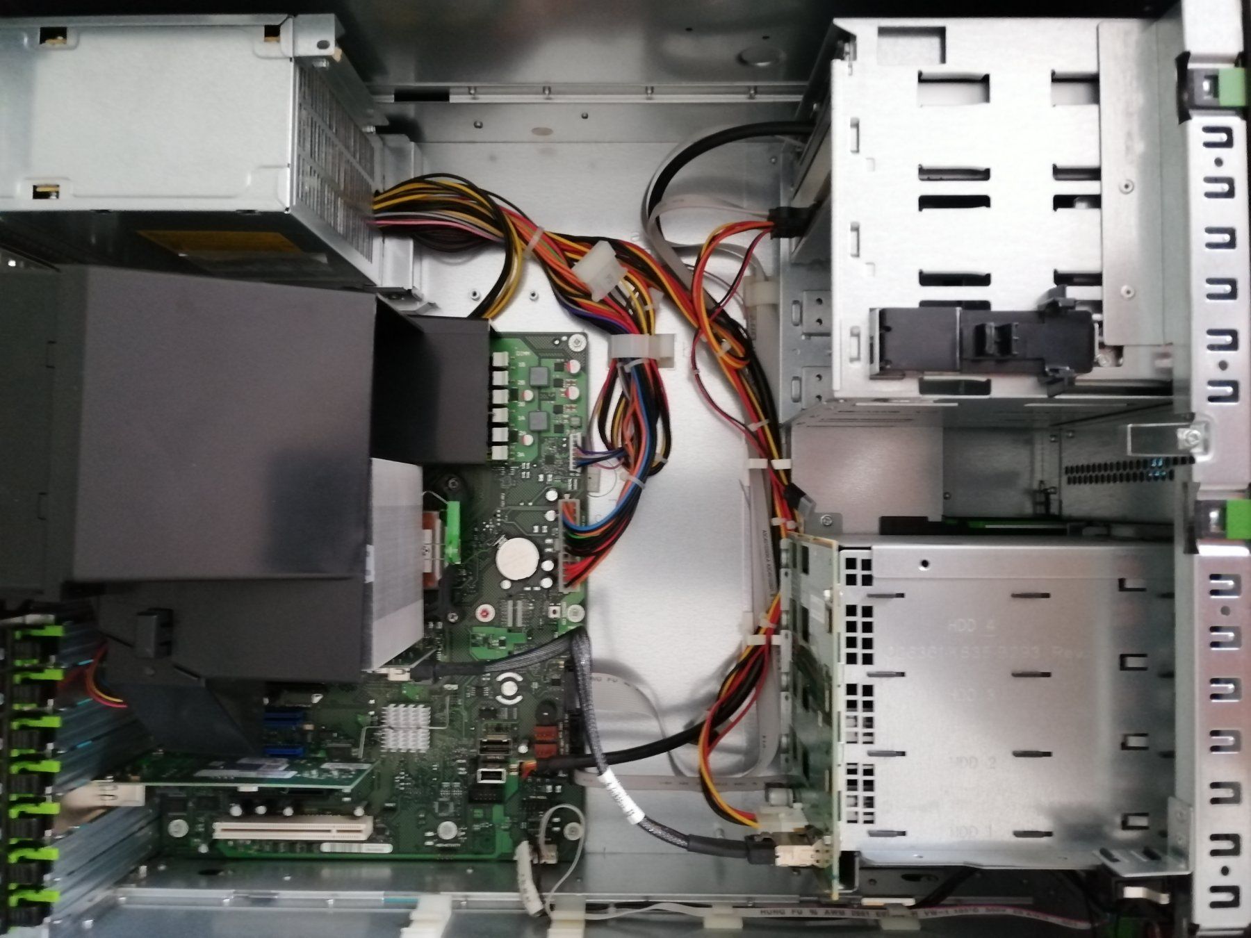 Fujitsu Server: FUJITSU PRIMERGY SERVER – Difettoso da Wetzikon ZH venduto da Magopa 3