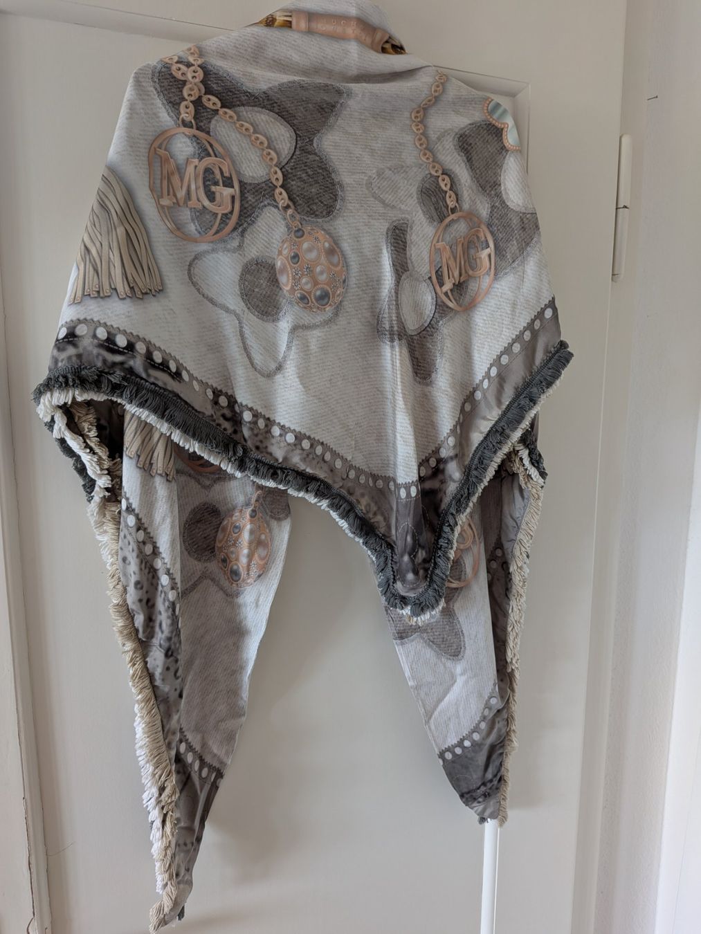 Foulards, Tücher & Schals: Mucho Gusto Schal – Gebraucht aus Emmen von magelan 3