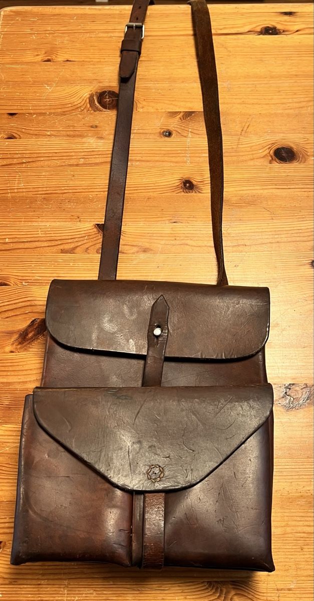 Schweizer Armee Borse: Ledertasche Antik Vintage Armee – Usato da Sevelen venduto da Ritiplampi