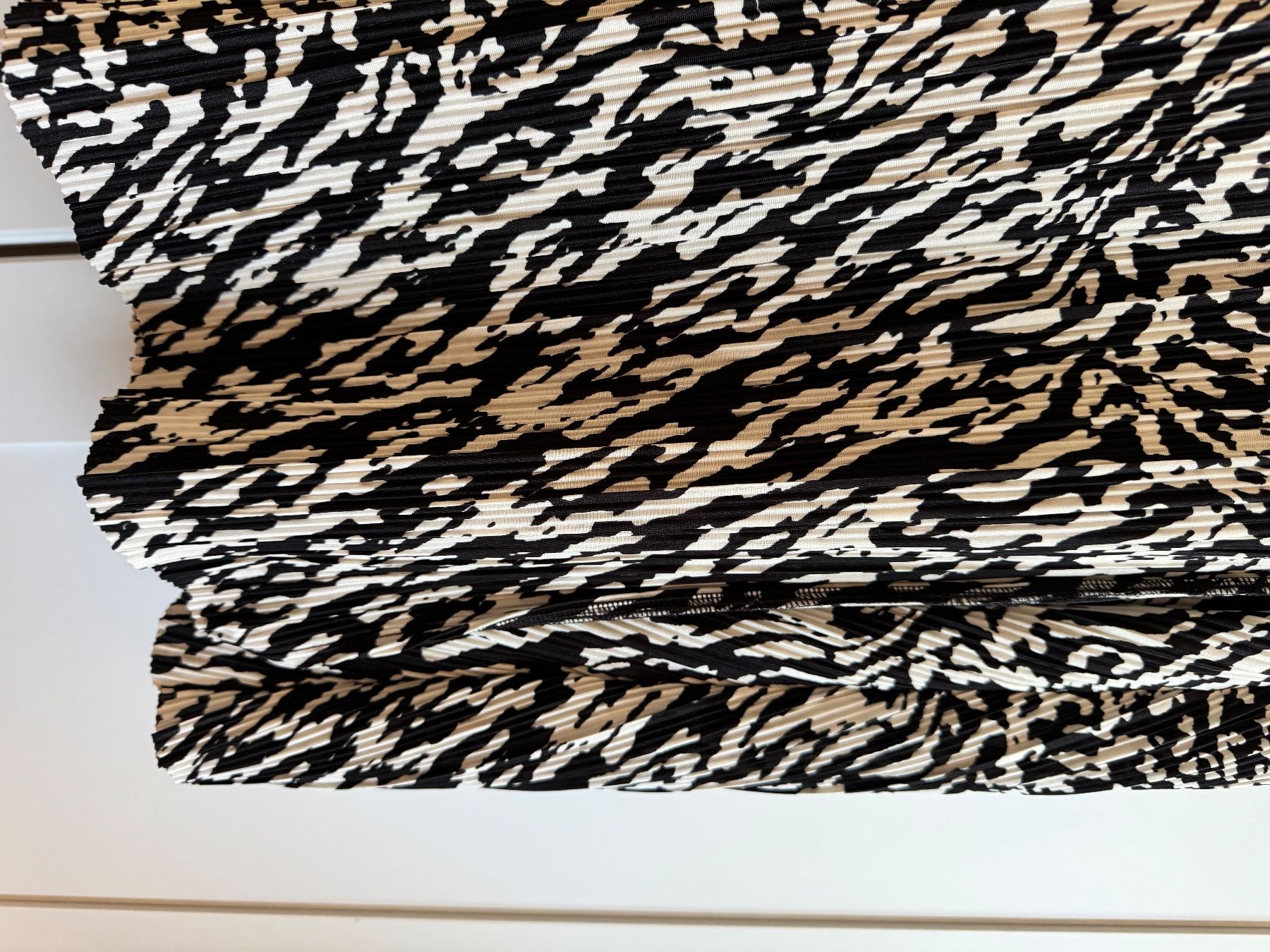 H&M Kleider: Gemustertes Midikleid. – Gebraucht aus Tägerwilen von wik_f6d9 4