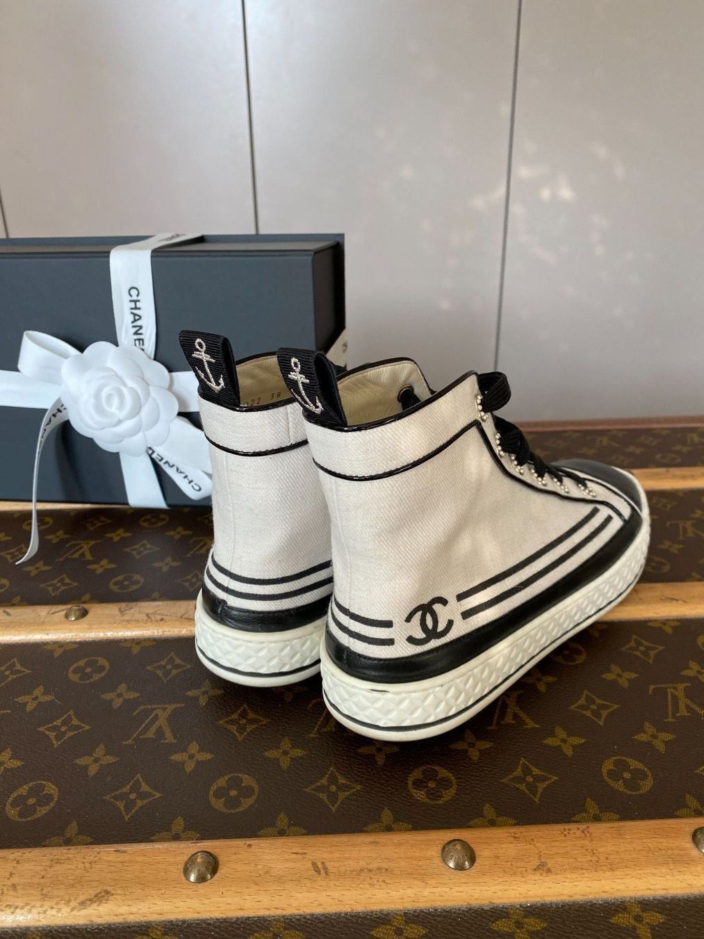 Chanel Scarpe da donna: Original Chanel sneakers, full set – Usato da Kilchberg ZH venduto da happyymee 3