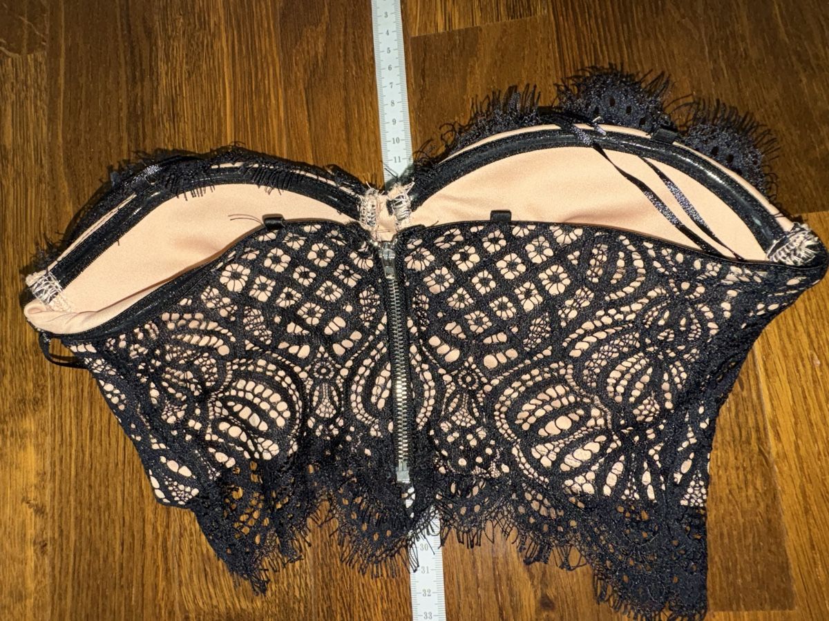 Top: Schwarzes Spitzen-Bustier, neuwertig – Usato da Dübendorf venduto da lus_9275 1