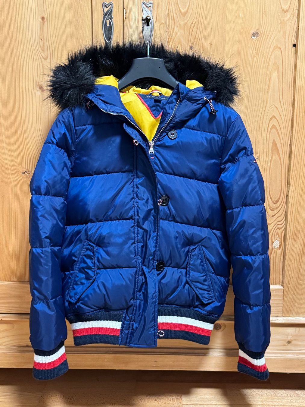 Vestes: Tommy Hilfiger Winterjacke – D'occasion à Widnau par Claudia_Margreth73