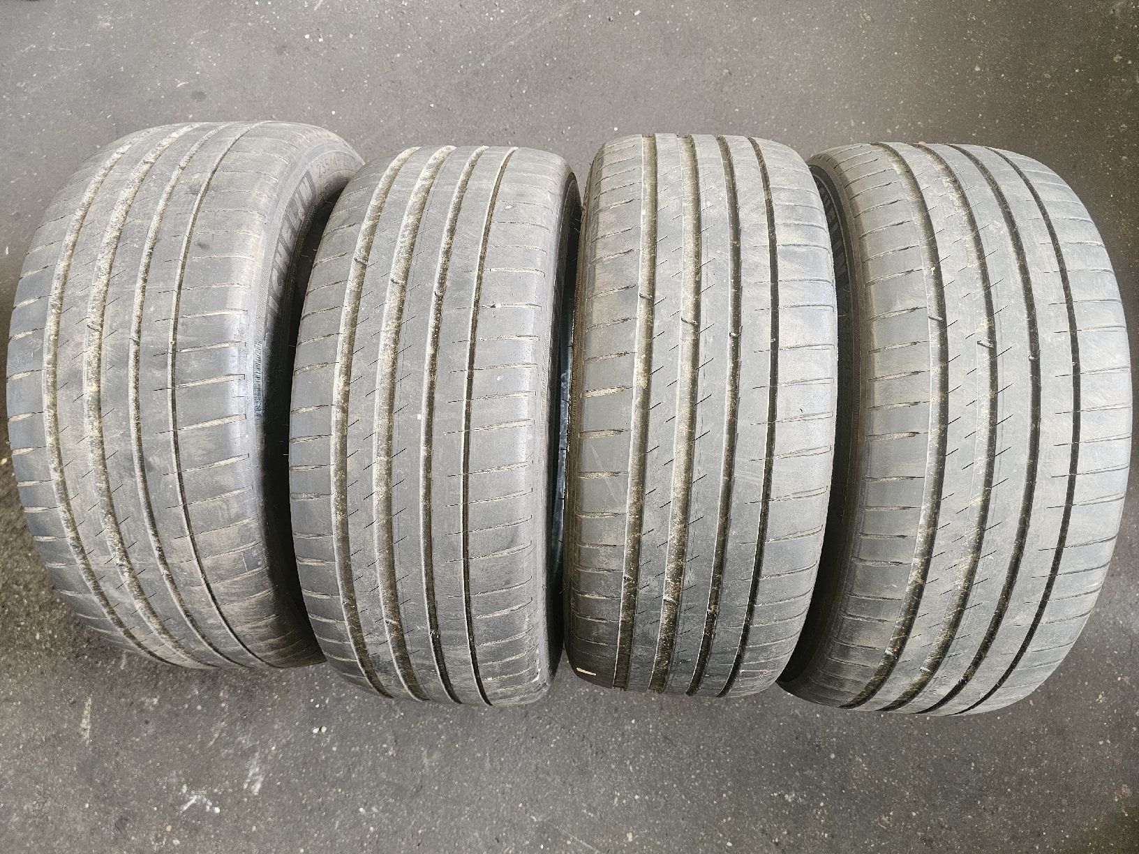 Pneumatici & Ruote complete: Sommer Pneu 235 45 R18 – Usato da Wohlen AG venduto da mmuell111