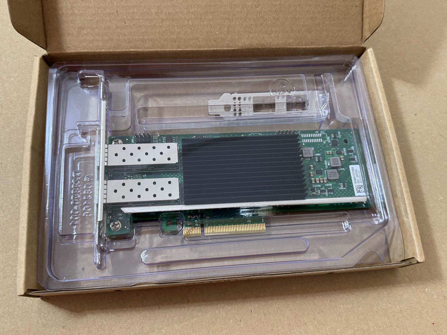 Intel Unità & Adattatore: Intel 25Gbps SFP28(2x) Ethernet Adapter E810-XXVDA2 – Nuovo e nell'imballaggio originale da Vevey venduto da souris14 4