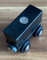 Brio-Anhänger mit schwarzem Container