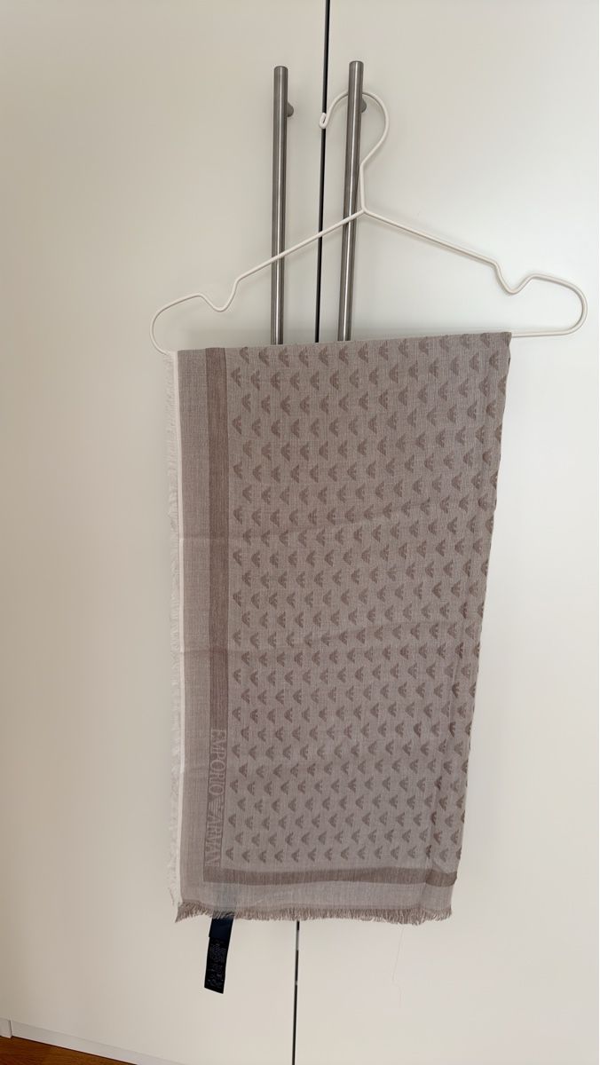 Armani Foulard & Sciarpe: Emporio Armani Tuch, neuwertig – Nuovo (secondo la descrizione) da Zürich venduto da Snowball99