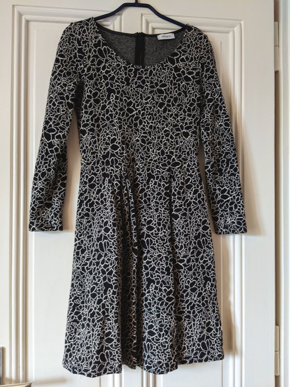 Max Mara Vestiti: MAX & CO (MAX MARA) : Robe brodée noir/écru 36 – Usato da Petit-Lancy venduto da lilycerise