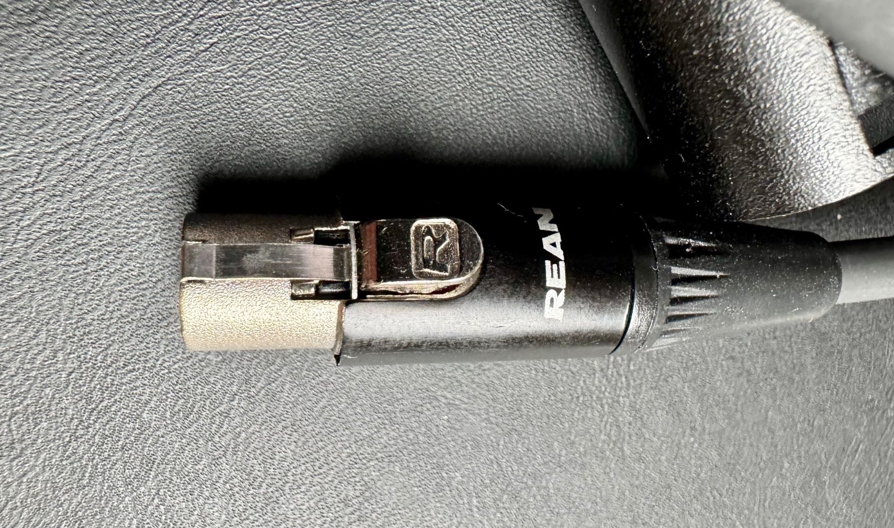 Cavi: Contrik Mini XLR Female Stecker Rean – Usato da Hermetschwil-Staffeln venduto da Sigmund57 3