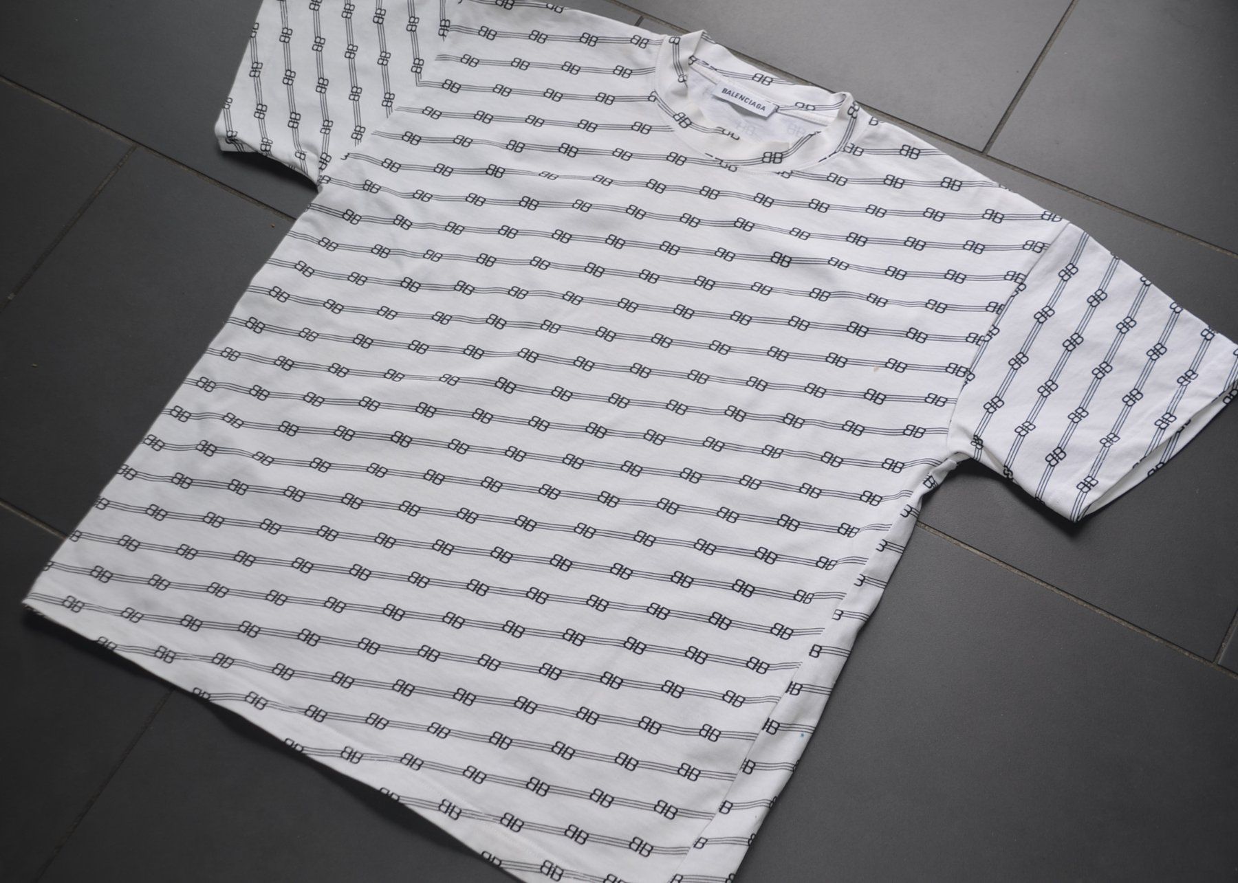 Balenciaga T-shirt: T-Shirt Balenciaga L – Usato da Collonges venduto da Auganien 1