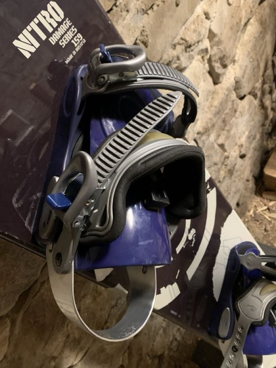Snowboard mit Bindung 3