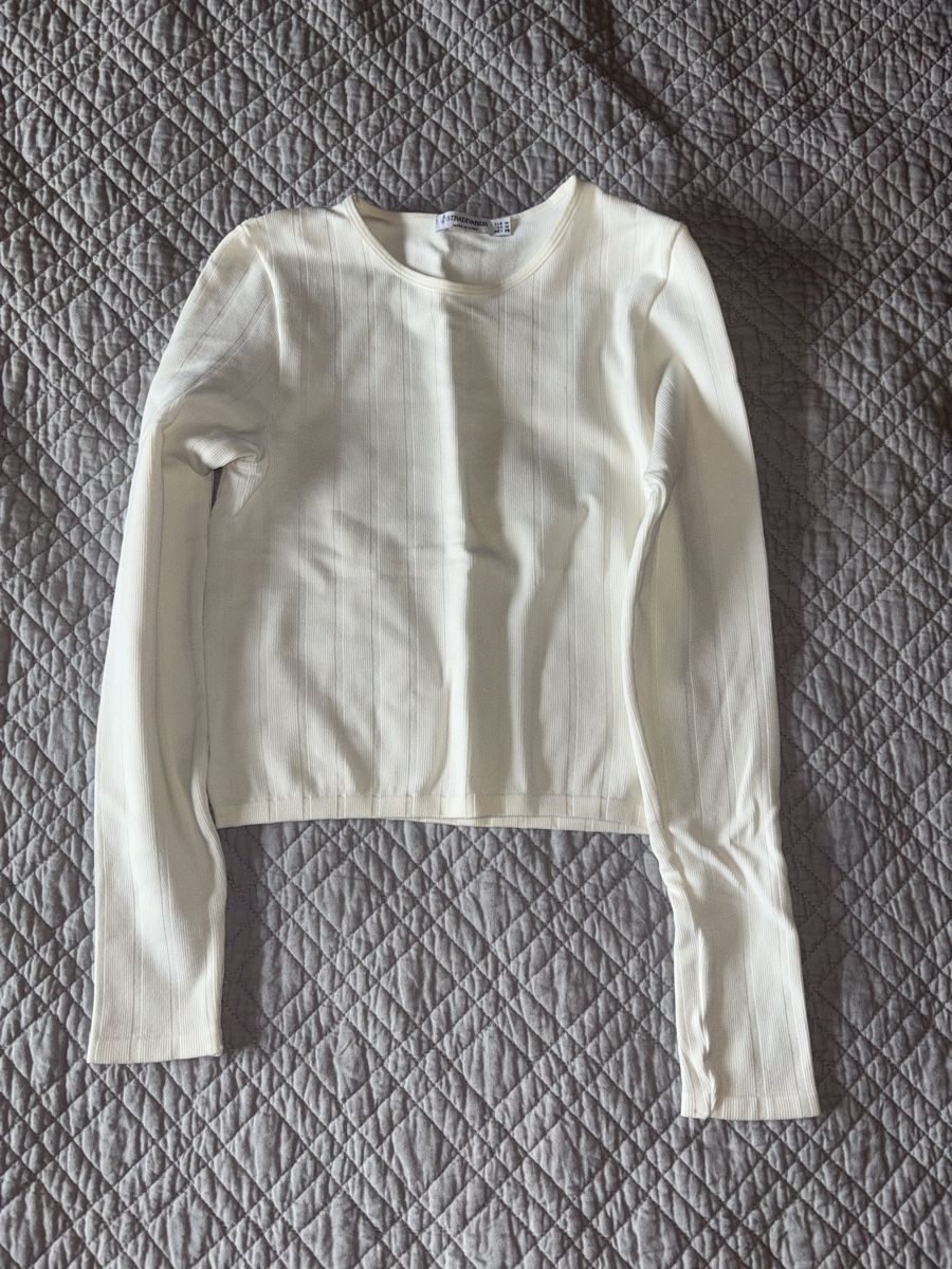 Tops: Pull Blanc Côtelé Taille M – D'occasion à Lausanne par shabnam.t