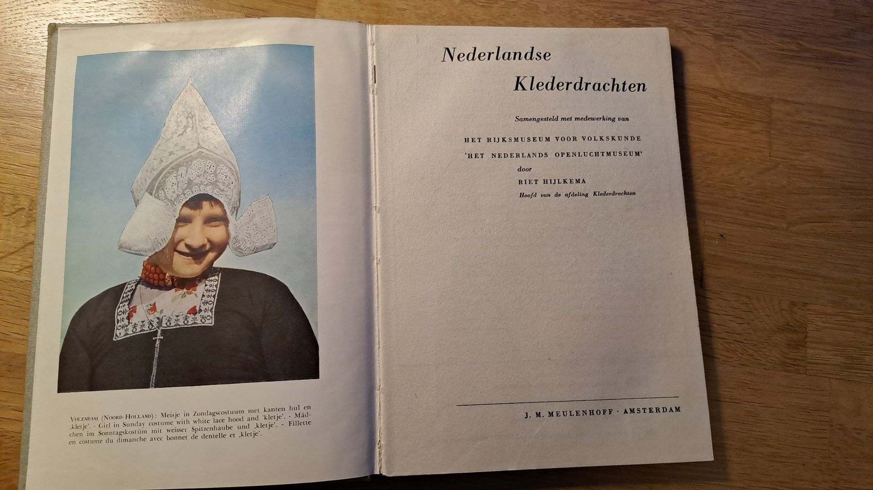 Bücher: Nederlandse Klederdrachten – Gebraucht aus Rieden AG von Werkstattlaedeli 1