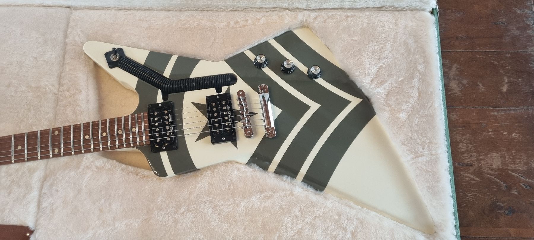 Gibson Strumenti musicali: Gibson Explorer Signature "M4 Sherman" – Usato da Gelterkinden venduto da MG_97 1