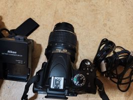 Nikon D5100 Digital Kamera mit 18-55mm Objektiv und Zubehör