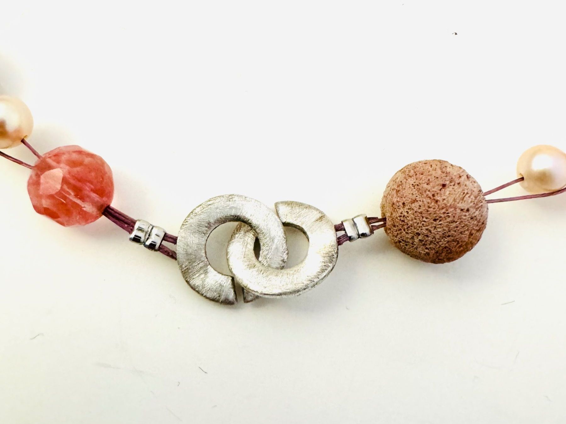 Catenine: Neue Draht-Perlenkette mit Lava- u. Korallperlen, Handmade – Nuovo e nell'imballaggio originale da Goldach venduto da byBigo 1