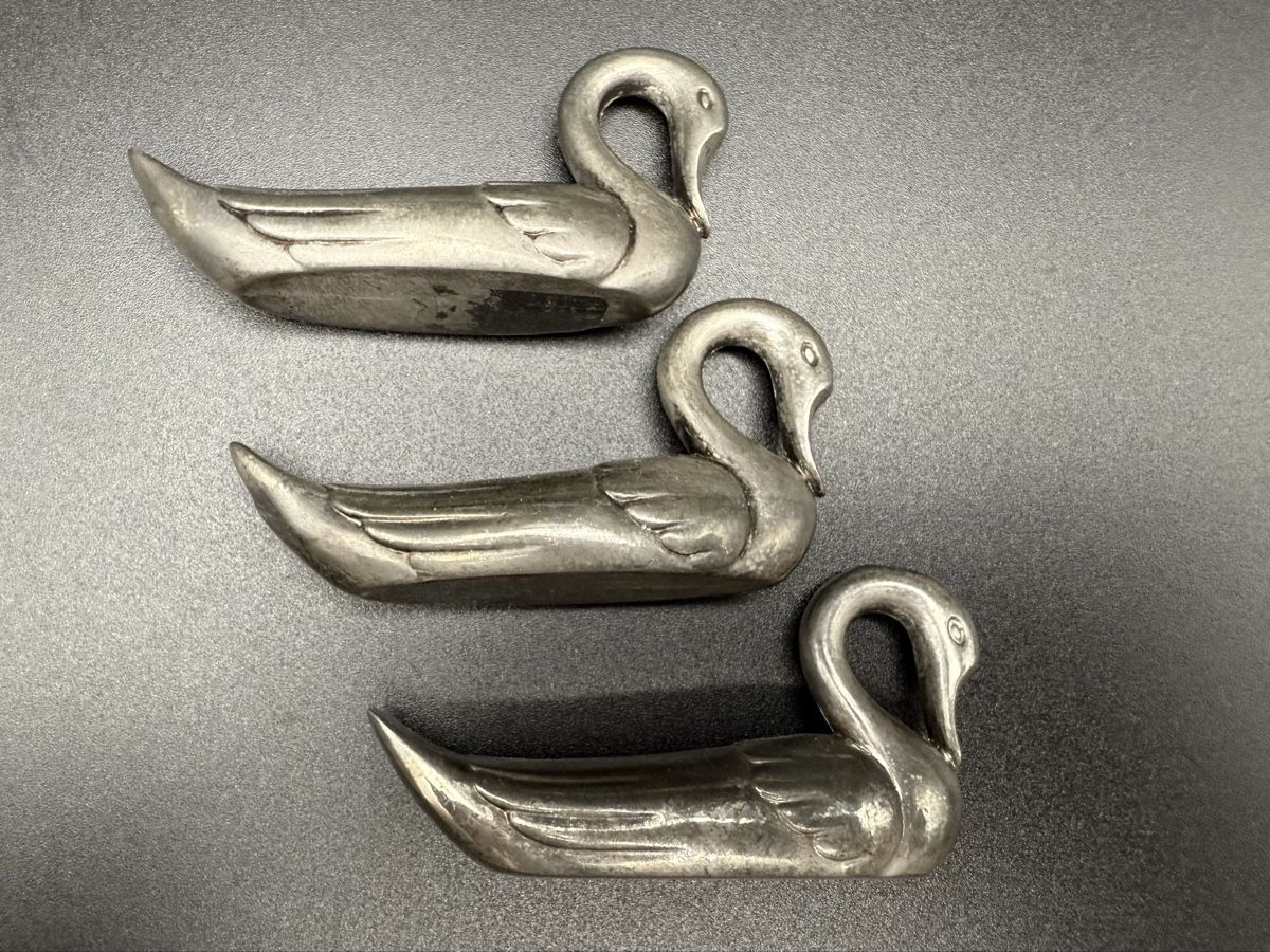 Statuette: Set mit 3 Platzhaltern in Form eines Vintage-Scweins – Usato da Lamone venduto da LaCantinaMagica