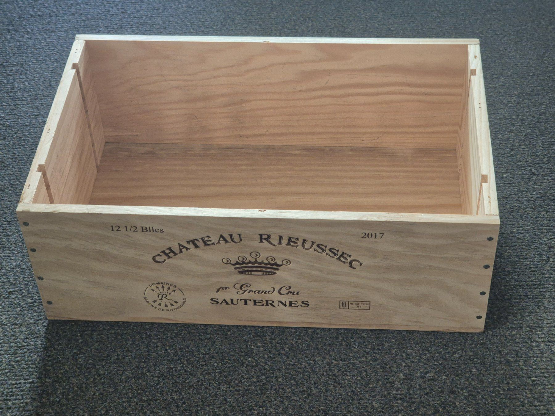 Sonstiges: Weinkiste leer 42x26.5x15 cm – Gebraucht aus Bowil von Basima