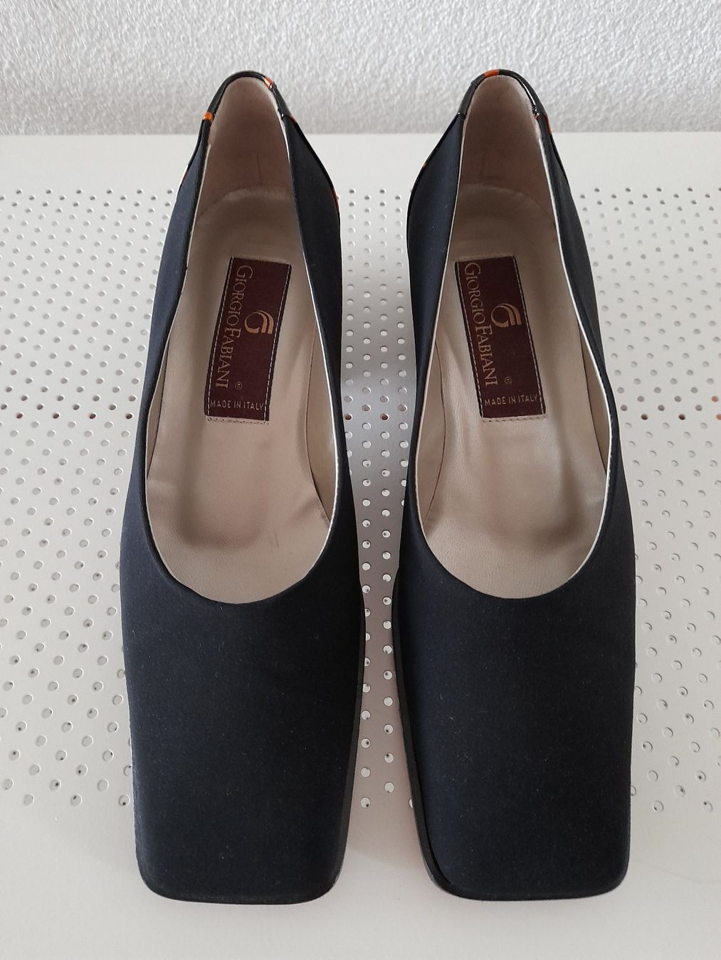 Damenschuhe: chaussures noires petits talons – Gebraucht aus Mont-sur-Lausanne von Pioutch
