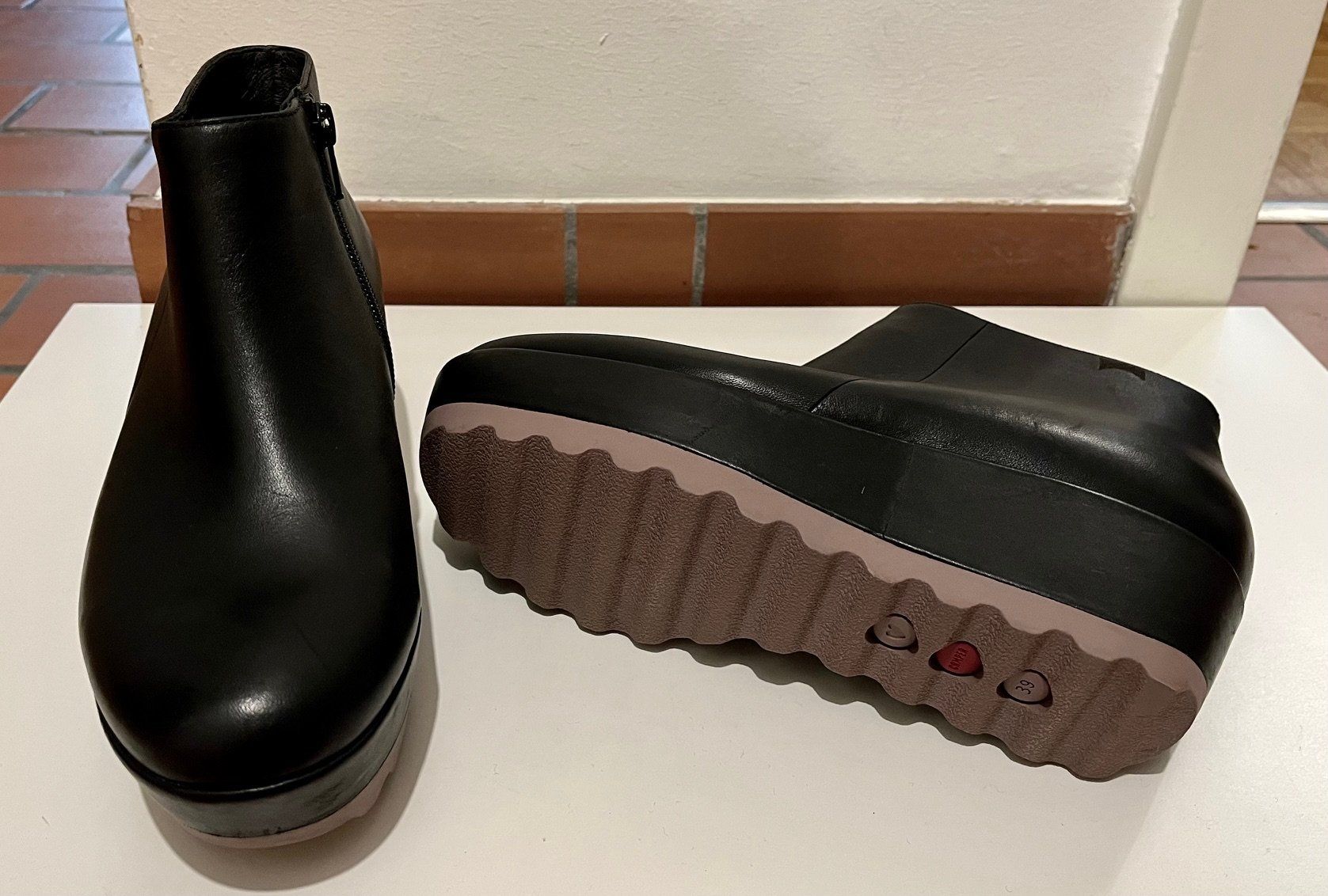 Camper Scarpe da donna: Schwarze Camper Damenschuhe Grösse 39 – Usato da Pfaffhausen venduto da angliker 3