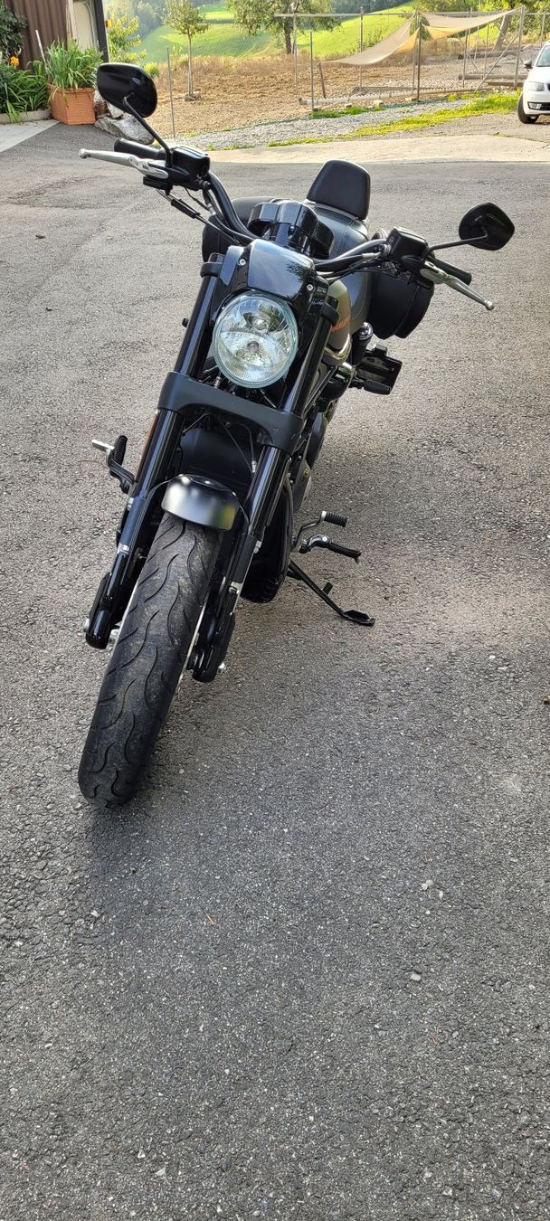 Harley-Davidson Chopper: Harley Davidson VRSCDX Night Rod Special – Gebraucht aus Schönenberg ZH von Split 2