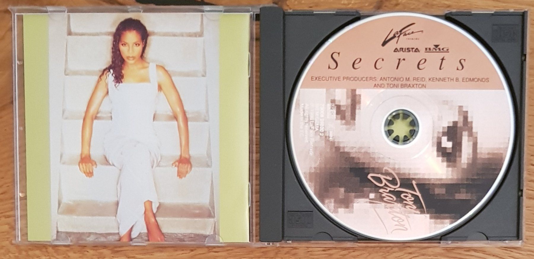 CD: Toni Braxton Secrets CD Rarität 90er – Usato da Schöftland venduto da dahonich 2