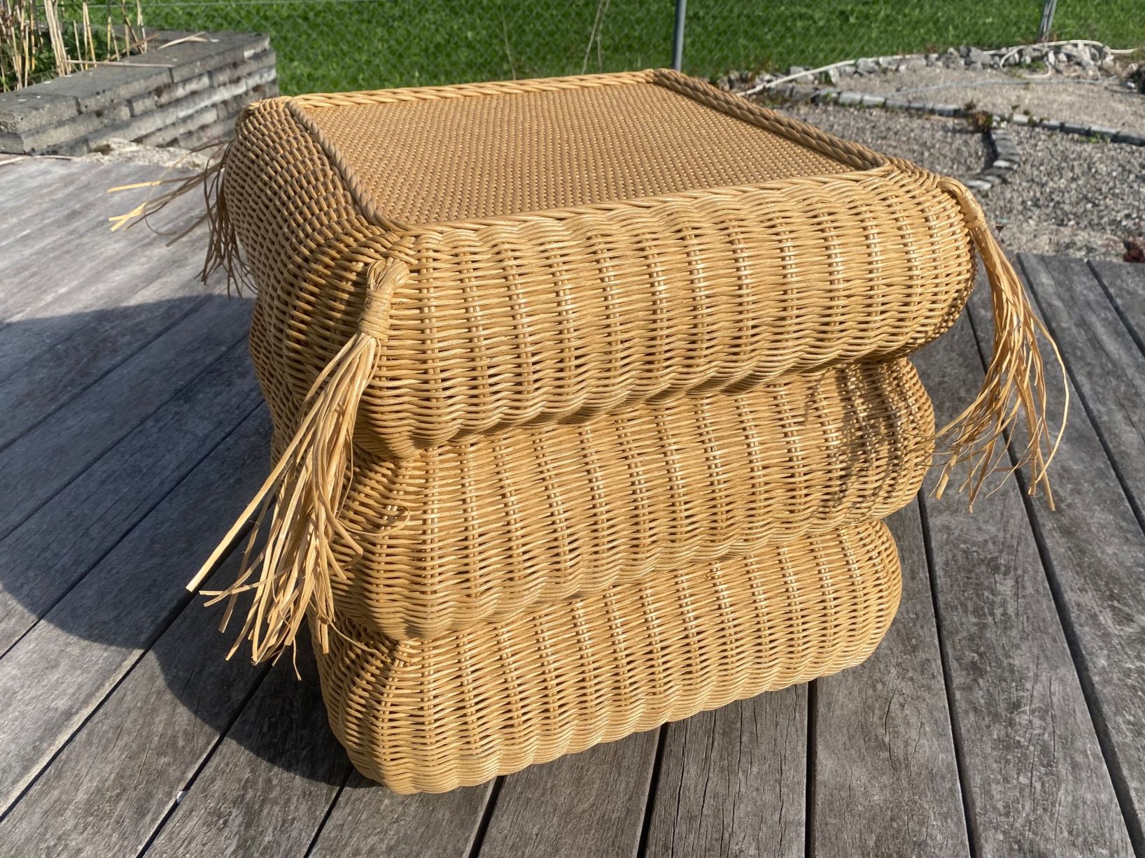 Hocker: Handgeflochtener Rattan Hocker oder Beistelltisch – Gebraucht aus Ballwil von ClassicGallery