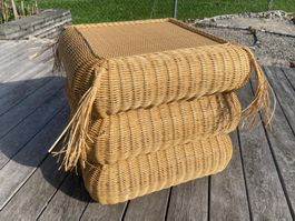 Handgeflochtener Rattan Hocker oder Beistelltisch