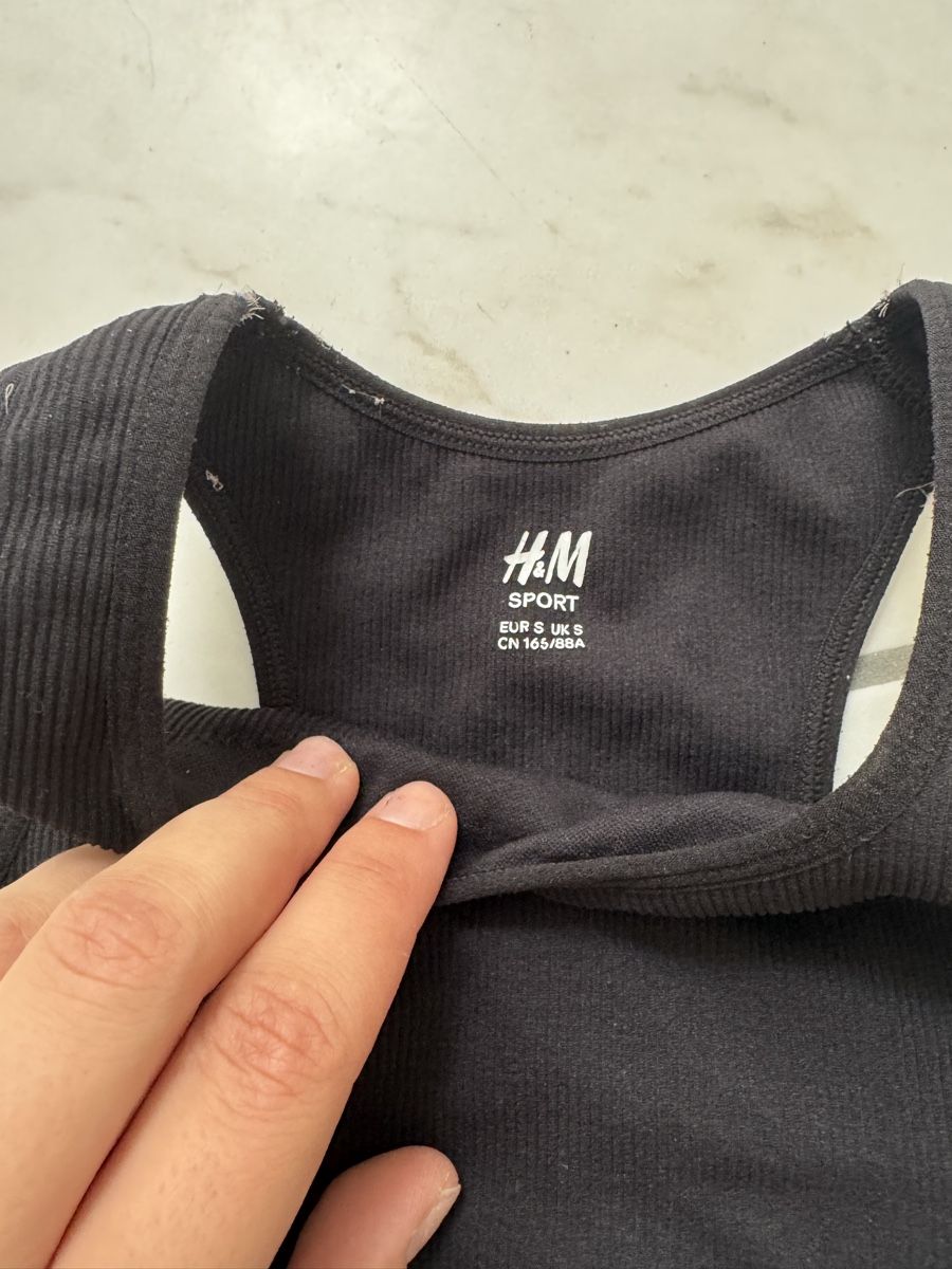 H&M Tops: Sport top size S H&M – D'occasion à Porza par kaj_d5q7 1