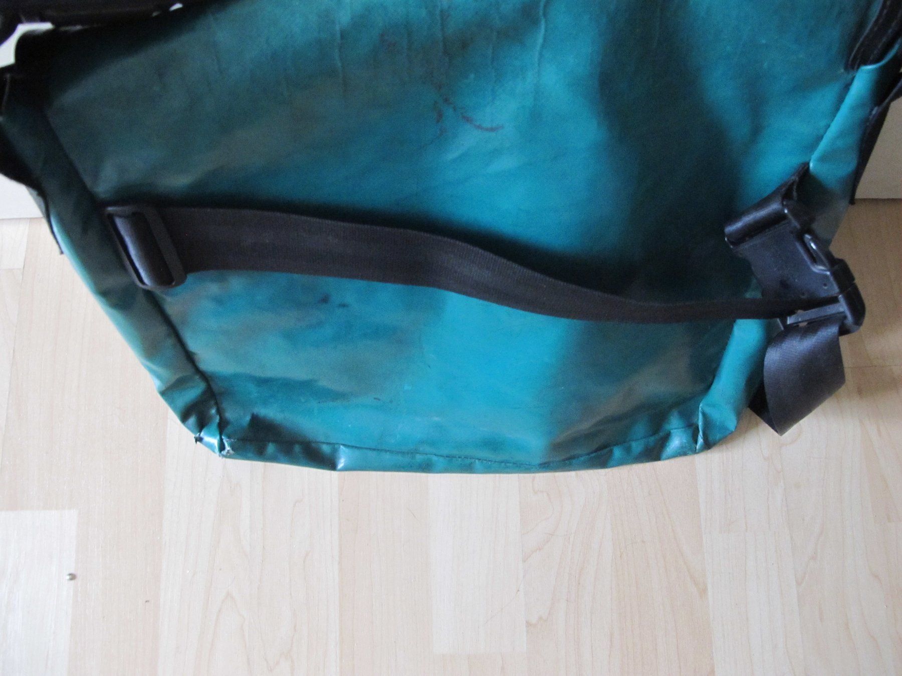 Freitag Taschen: Freitag Grosse Umhängetasche Farbe Grün – Gebraucht aus Altnau von LinaAuktion 6