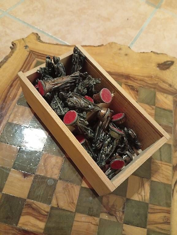 Giochi: Scacchiera e scacchi  – Usato da Cugnasco venduto da sinisi01