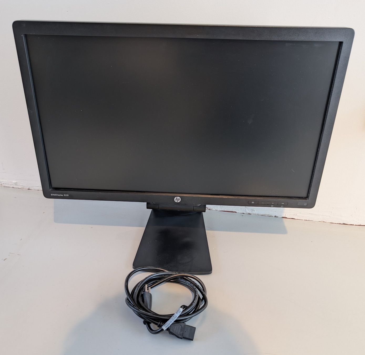 Hewlett Packard Monitor: HP EliteDisplay E231 - 23" Monitor – Usato da Dietlikon venduto da ComdatAG