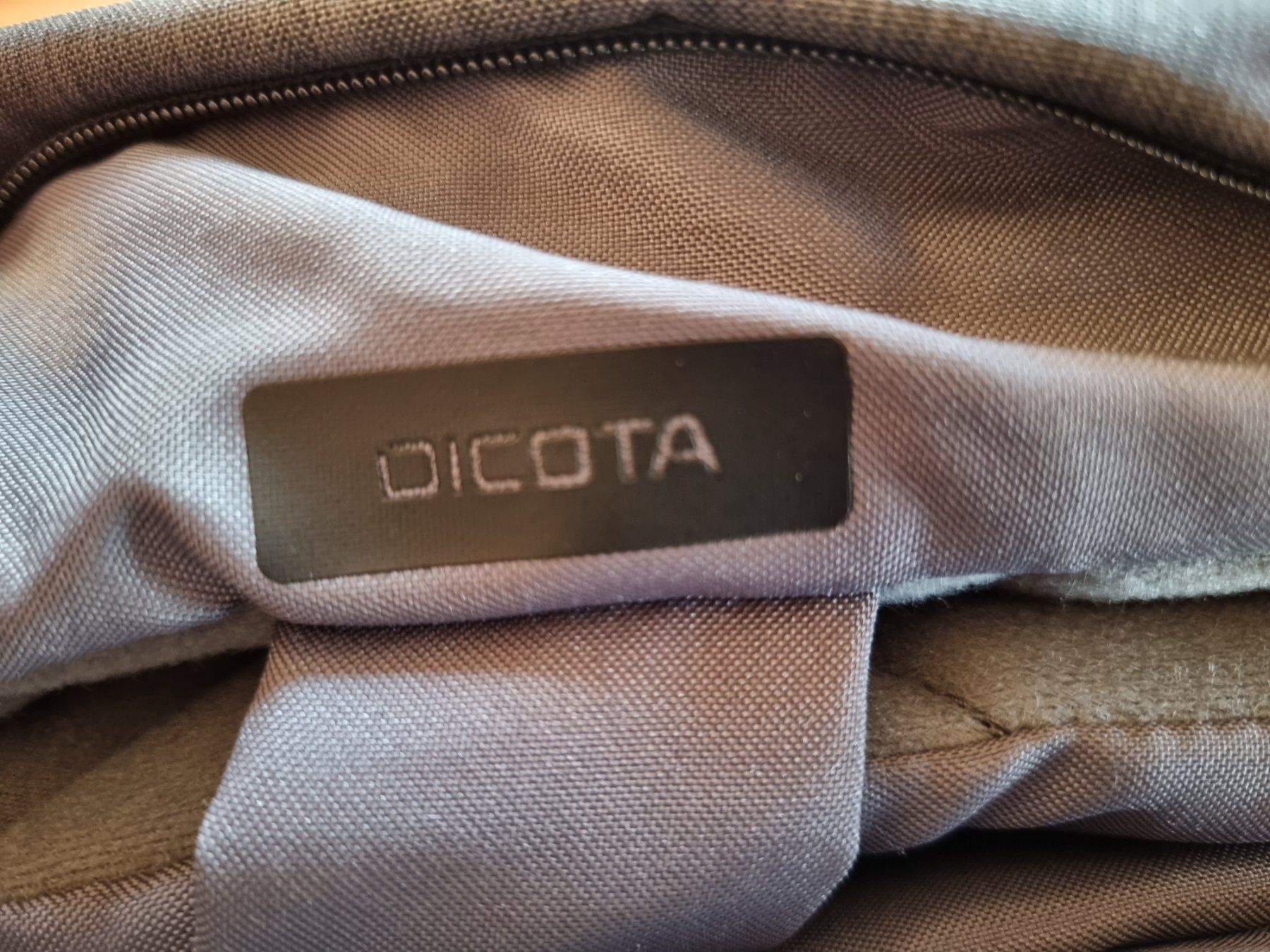 Borse: Dicota LapTop Tasche – Usato da Auenstein venduto da Phans 1