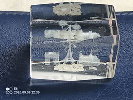 Glaswürfel mit Eiffelturm