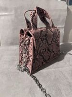 Tasche mit Schlangenmuster