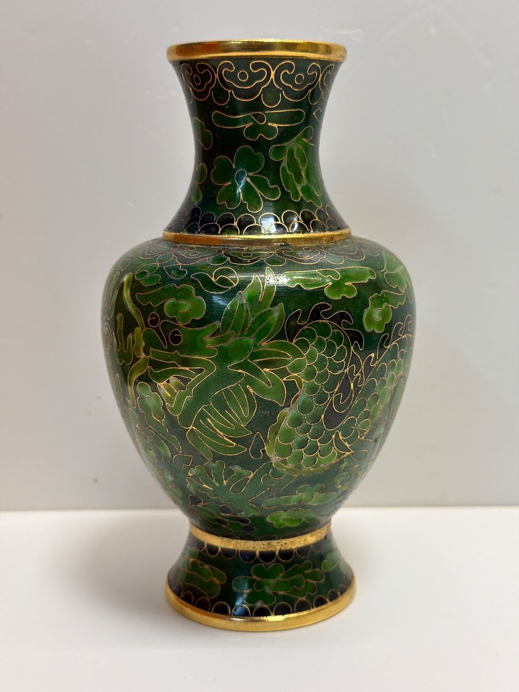 Vasen & Gefässe: VASE CLOISONNE ZWEI GRÜNE DRACHEN – Gebraucht aus Matzingen von exklusives 2