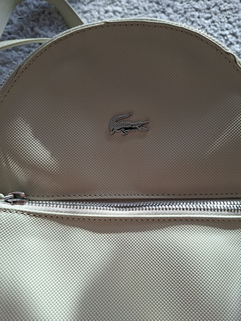 Lacoste Rucksäcke: Sac à dos Lacoste beige taille unique bon état – Gebraucht aus Renens VD von ser_j2fn 2