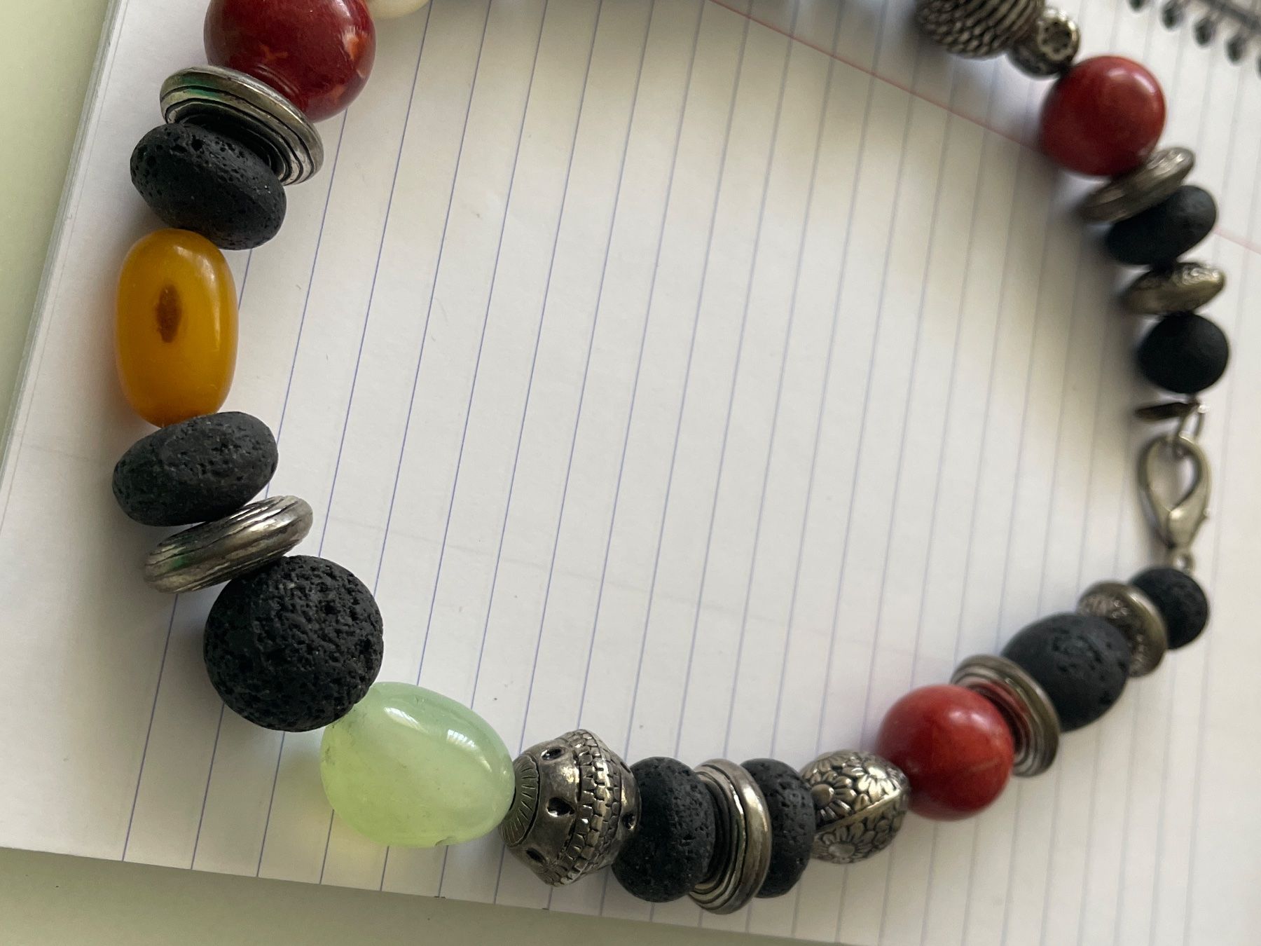 Catenine: Collier mit Lava-, Korallen-, Perlen- und Metallperlen – Usato da Gutenswil venduto da yneB1943 2