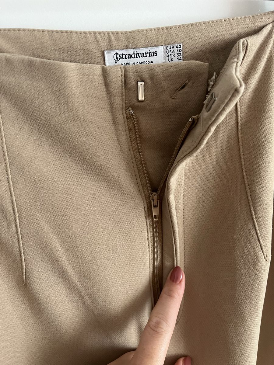 Stradivarius Pantaloni: Elegante Stoffhose in Beige – Usato da Zürich venduto da Lelillemore 1