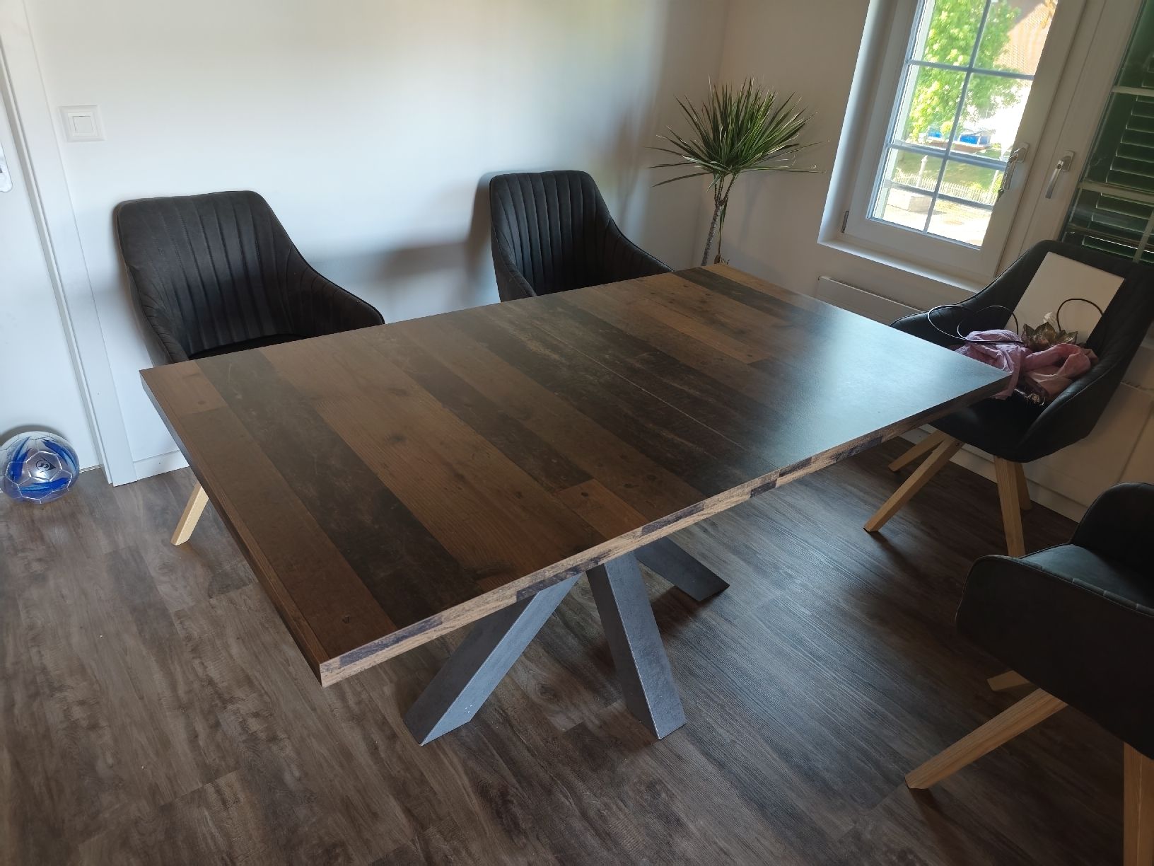 Tische: Esstisch mit 6 Stühlen – Gebraucht aus Pfyn von Antooniiia