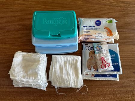 Babyartikel Set Feuchttücher, Box, Mullwindeln, Nuscheli