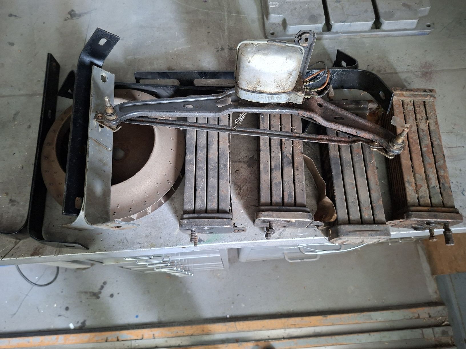 VW Tutti pezzi di ricambio auto: VW Käfer Teile – Usato da Schüpfheim venduto da Ireib0