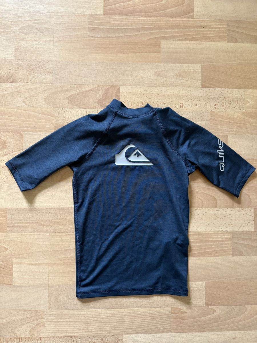 Quiksilver Costumi da bagno: Quiksilver UV Shirt Gr.140 – Usato da Kappelen venduto da nicole.vaucher