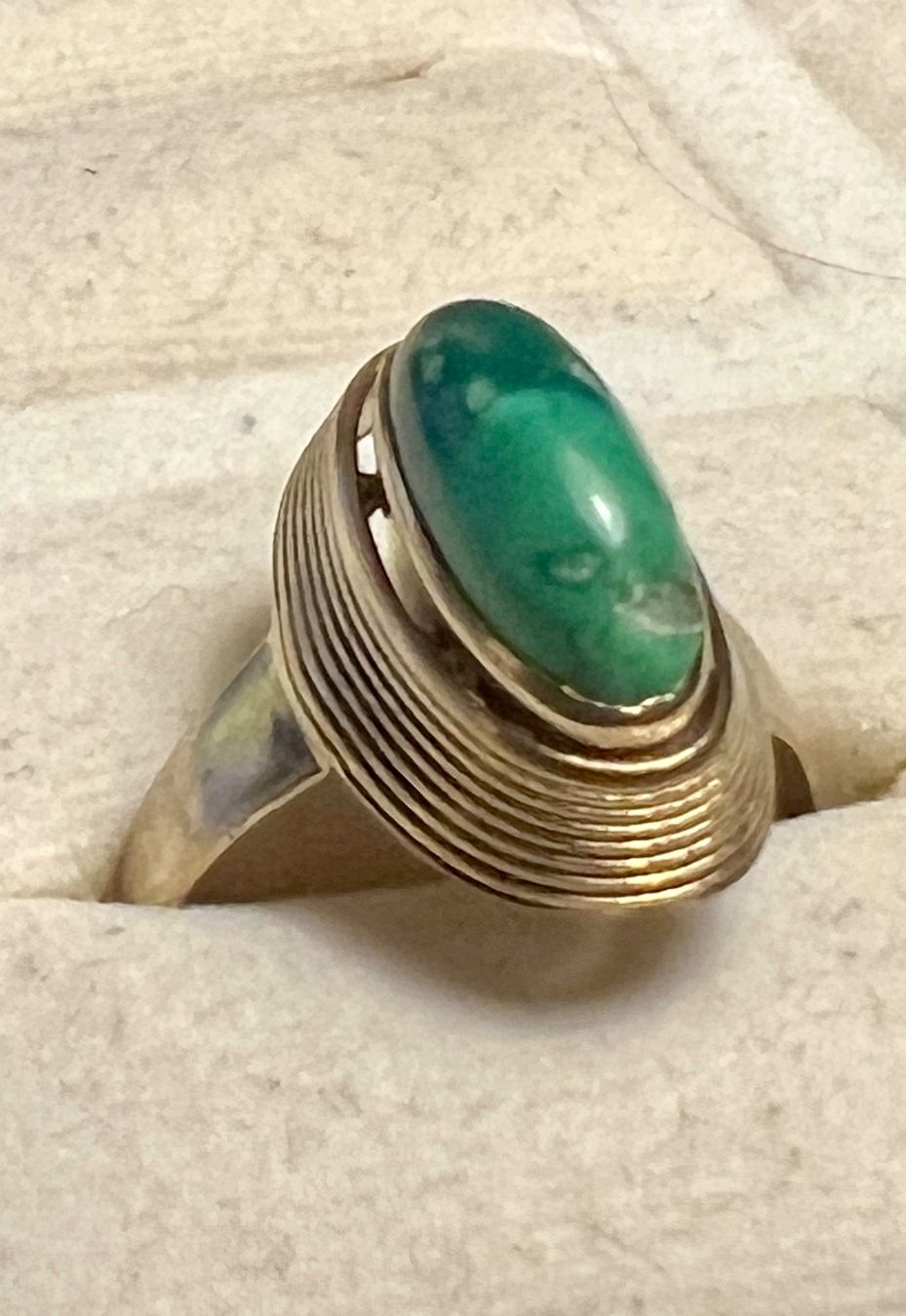 Anelli: Gold-Ring 9K mit grünem Stein – Usato da Chur venduto da Penting1935 1
