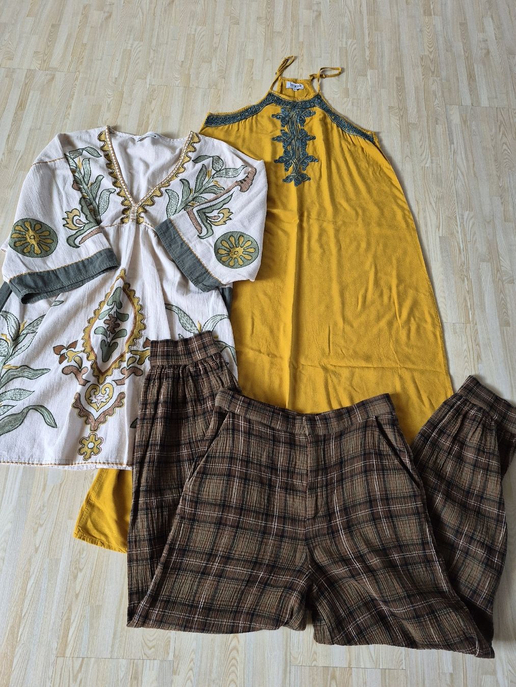 Kleiderpakete: Lot de 3 vêtements  – Gebraucht aus Delémont von fab_cpg5